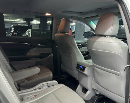 Белый Тойота Хайлендер, объемом двигателя 3.5 л и пробегом 145 тыс. км за 24800 $, фото 7 на Automoto.ua