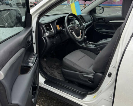 Тойота Хайлендер 2016 в Киеве на Automoto.ua Белый Тойота Хайлендер, объемом двигателя 2.67 л и пробегом 185 тыс. км за 18550 $, фото 13 на Automoto.ua