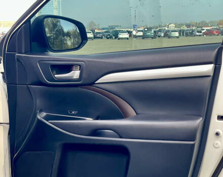 Белый Тойота Хайлендер, объемом двигателя 2.67 л и пробегом 180 тыс. км за 18995 $, фото 24 на Automoto.ua