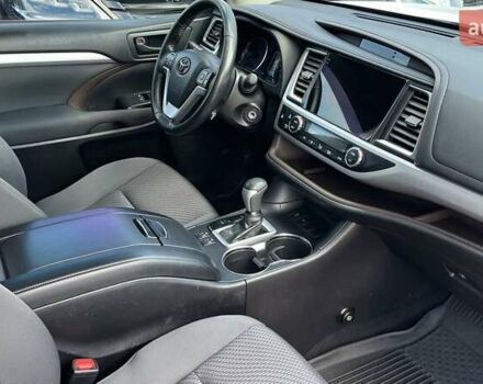 Белый Тойота Хайлендер, объемом двигателя 2.67 л и пробегом 136 тыс. км за 24700 $, фото 5 на Automoto.ua