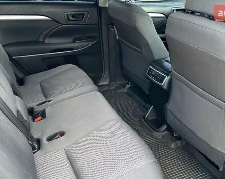 Белый Тойота Хайлендер, объемом двигателя 2.67 л и пробегом 136 тыс. км за 24700 $, фото 6 на Automoto.ua