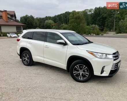 Белый Тойота Хайлендер, объемом двигателя 3.46 л и пробегом 22 тыс. км за 29500 $, фото 3 на Automoto.ua
