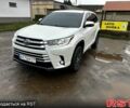 Белый Тойота Хайлендер, объемом двигателя 2.7 л и пробегом 113 тыс. км за 27500 $, фото 1 на Automoto.ua