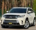 Білий Тойота Хайлендер, об'ємом двигуна 3.5 л та пробігом 180 тис. км за 25950 $, фото 1 на Automoto.ua