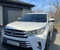Белый Тойота Хайлендер, объемом двигателя 2.7 л и пробегом 61 тыс. км за 23300 $, фото 1 на Automoto.ua