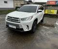 Белый Тойота Хайлендер, объемом двигателя 2.67 л и пробегом 113 тыс. км за 25000 $, фото 1 на Automoto.ua