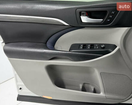 Белый Тойота Хайлендер, объемом двигателя 3.46 л и пробегом 100 тыс. км за 34000 $, фото 28 на Automoto.ua