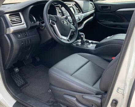 Белый Тойота Хайлендер, объемом двигателя 3.46 л и пробегом 15 тыс. км за 23500 $, фото 9 на Automoto.ua