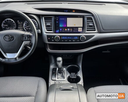 Белый Тойота Хайлендер, объемом двигателя 2.7 л и пробегом 136 тыс. км за 24700 $, фото 7 на Automoto.ua