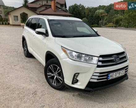 Белый Тойота Хайлендер, объемом двигателя 3.46 л и пробегом 22 тыс. км за 29500 $, фото 1 на Automoto.ua