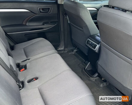 Белый Тойота Хайлендер, объемом двигателя 2.7 л и пробегом 136 тыс. км за 24700 $, фото 6 на Automoto.ua