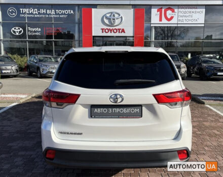 Белый Тойота Хайлендер, объемом двигателя 2.7 л и пробегом 136 тыс. км за 24700 $, фото 3 на Automoto.ua
