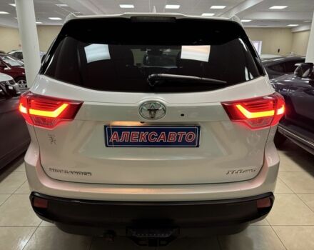 Белый Тойота Хайлендер, объемом двигателя 3.5 л и пробегом 183 тыс. км за 18900 $, фото 3 на Automoto.ua