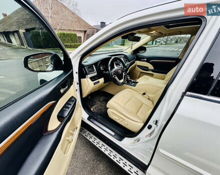 Белый Тойота Хайлендер, объемом двигателя 3.46 л и пробегом 104 тыс. км за 30000 $, фото 19 на Automoto.ua