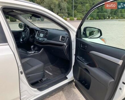 Белый Тойота Хайлендер, объемом двигателя 3.46 л и пробегом 22 тыс. км за 29500 $, фото 14 на Automoto.ua