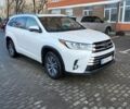 Белый Тойота Хайлендер, объемом двигателя 3.5 л и пробегом 121 тыс. км за 26000 $, фото 1 на Automoto.ua