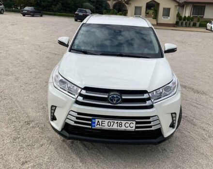 Белый Тойота Хайлендер, объемом двигателя 3.46 л и пробегом 15 тыс. км за 23500 $, фото 2 на Automoto.ua