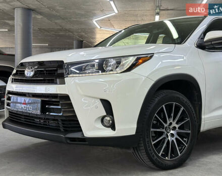 Белый Тойота Хайлендер, объемом двигателя 3.46 л и пробегом 74 тыс. км за 32900 $, фото 8 на Automoto.ua