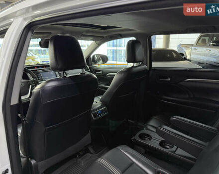 Белый Тойота Хайлендер, объемом двигателя 3.46 л и пробегом 74 тыс. км за 32900 $, фото 22 на Automoto.ua