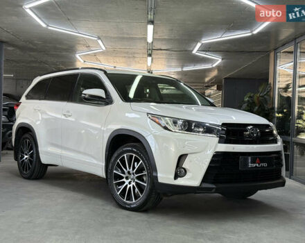 Белый Тойота Хайлендер, объемом двигателя 3.46 л и пробегом 74 тыс. км за 32900 $, фото 1 на Automoto.ua