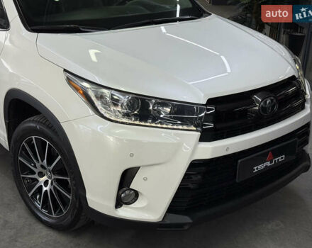Белый Тойота Хайлендер, объемом двигателя 3.46 л и пробегом 74 тыс. км за 32900 $, фото 2 на Automoto.ua