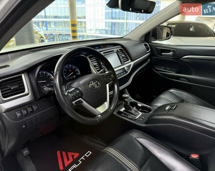 Белый Тойота Хайлендер, объемом двигателя 3.46 л и пробегом 74 тыс. км за 32900 $, фото 19 на Automoto.ua