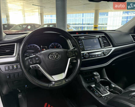 Белый Тойота Хайлендер, объемом двигателя 3.46 л и пробегом 74 тыс. км за 32900 $, фото 24 на Automoto.ua