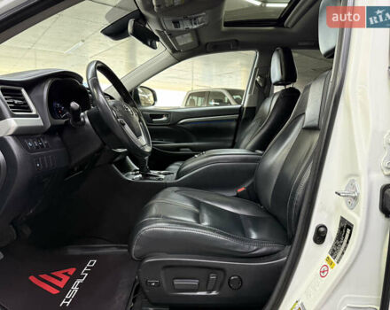 Белый Тойота Хайлендер, объемом двигателя 3.46 л и пробегом 74 тыс. км за 32900 $, фото 20 на Automoto.ua