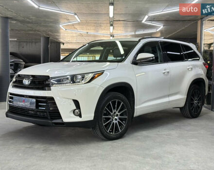 Белый Тойота Хайлендер, объемом двигателя 3.46 л и пробегом 74 тыс. км за 32900 $, фото 6 на Automoto.ua