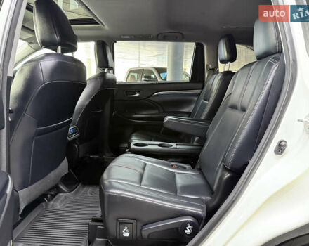 Белый Тойота Хайлендер, объемом двигателя 3.46 л и пробегом 74 тыс. км за 32900 $, фото 23 на Automoto.ua