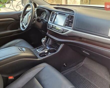 Белый Тойота Хайлендер, объемом двигателя 3.5 л и пробегом 13 тыс. км за 38500 $, фото 1 на Automoto.ua