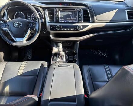 Белый Тойота Хайлендер, объемом двигателя 3.5 л и пробегом 36 тыс. км за 14000 $, фото 6 на Automoto.ua