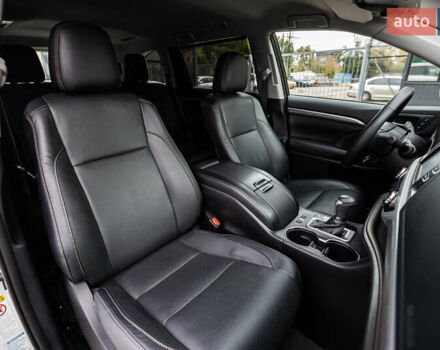 Белый Тойота Хайлендер, объемом двигателя 3.46 л и пробегом 26 тыс. км за 37950 $, фото 64 на Automoto.ua