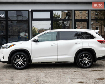 Белый Тойота Хайлендер, объемом двигателя 3.46 л и пробегом 26 тыс. км за 37950 $, фото 5 на Automoto.ua