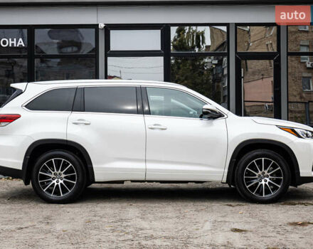 Белый Тойота Хайлендер, объемом двигателя 3.46 л и пробегом 26 тыс. км за 37950 $, фото 6 на Automoto.ua