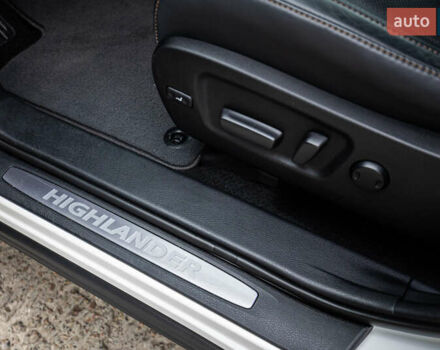 Белый Тойота Хайлендер, объемом двигателя 3.46 л и пробегом 26 тыс. км за 37950 $, фото 45 на Automoto.ua