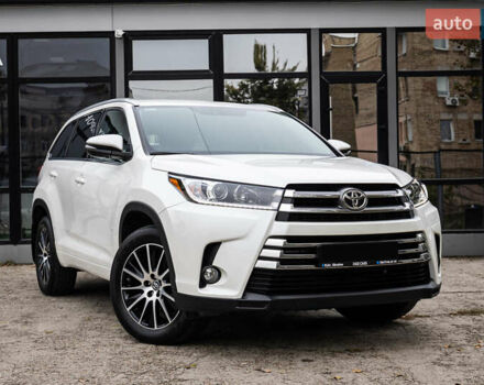 Белый Тойота Хайлендер, объемом двигателя 3.46 л и пробегом 26 тыс. км за 37950 $, фото 2 на Automoto.ua