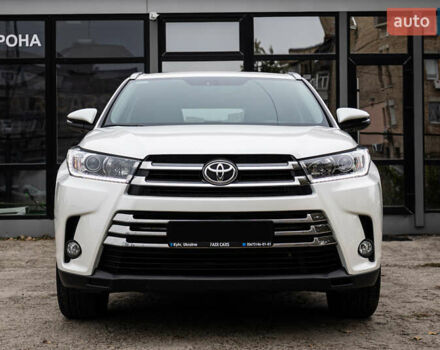 Белый Тойота Хайлендер, объемом двигателя 3.46 л и пробегом 26 тыс. км за 37950 $, фото 1 на Automoto.ua