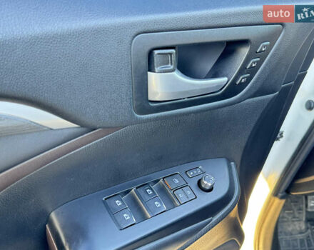 Белый Тойота Хайлендер, объемом двигателя 3.46 л и пробегом 149 тыс. км за 32700 $, фото 10 на Automoto.ua