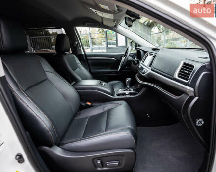 Белый Тойота Хайлендер, объемом двигателя 3.46 л и пробегом 26 тыс. км за 37950 $, фото 63 на Automoto.ua