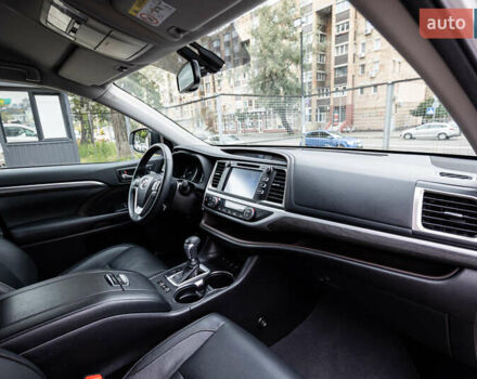 Белый Тойота Хайлендер, объемом двигателя 3.46 л и пробегом 26 тыс. км за 37950 $, фото 65 на Automoto.ua