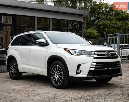 Белый Тойота Хайлендер, объемом двигателя 3.46 л и пробегом 26 тыс. км за 37950 $, фото 7 на Automoto.ua