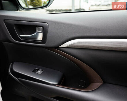 Белый Тойота Хайлендер, объемом двигателя 3.46 л и пробегом 26 тыс. км за 37950 $, фото 62 на Automoto.ua