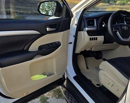 Білий Тойота Хайлендер, об'ємом двигуна 3.46 л та пробігом 98 тис. км за 35000 $, фото 11 на Automoto.ua