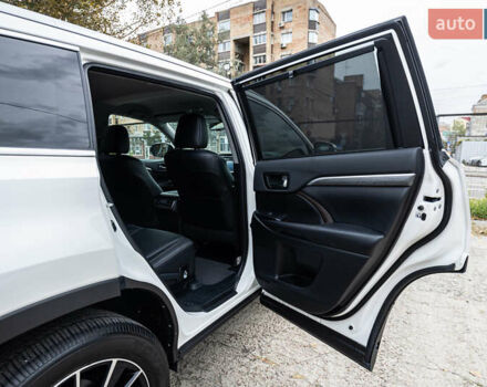 Белый Тойота Хайлендер, объемом двигателя 3.46 л и пробегом 26 тыс. км за 37950 $, фото 59 на Automoto.ua