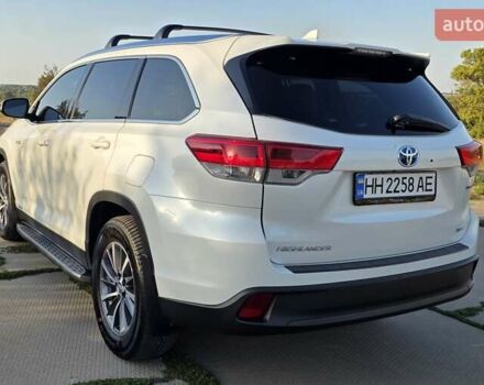 Білий Тойота Хайлендер, об'ємом двигуна 3.46 л та пробігом 98 тис. км за 35000 $, фото 5 на Automoto.ua