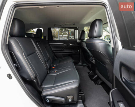 Белый Тойота Хайлендер, объемом двигателя 3.46 л и пробегом 26 тыс. км за 37950 $, фото 58 на Automoto.ua