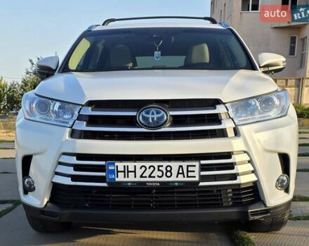 Білий Тойота Хайлендер, об'ємом двигуна 3.46 л та пробігом 98 тис. км за 35000 $, фото 3 на Automoto.ua