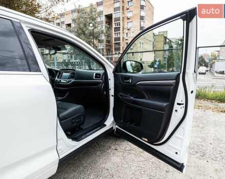 Белый Тойота Хайлендер, объемом двигателя 3.46 л и пробегом 26 тыс. км за 37950 $, фото 61 на Automoto.ua