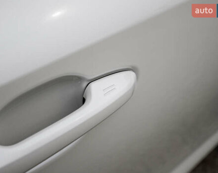 Белый Тойота Хайлендер, объемом двигателя 3.46 л и пробегом 26 тыс. км за 37950 $, фото 21 на Automoto.ua